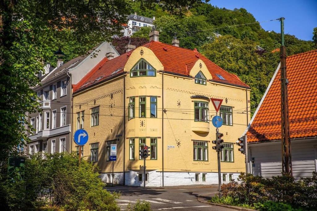 New! Modern City Apt: Central W/ Private Entrence Bergen Zewnętrze zdjęcie